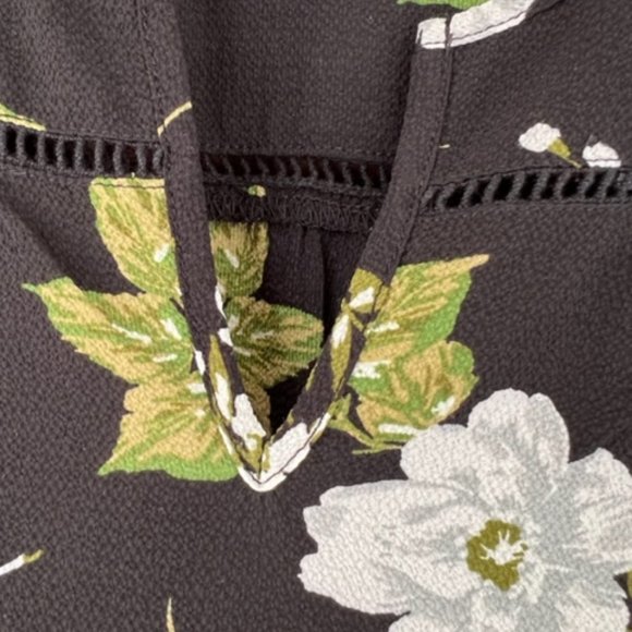 Dramatic Floral Top with Cut-Out Detail - Picture 5 of 10